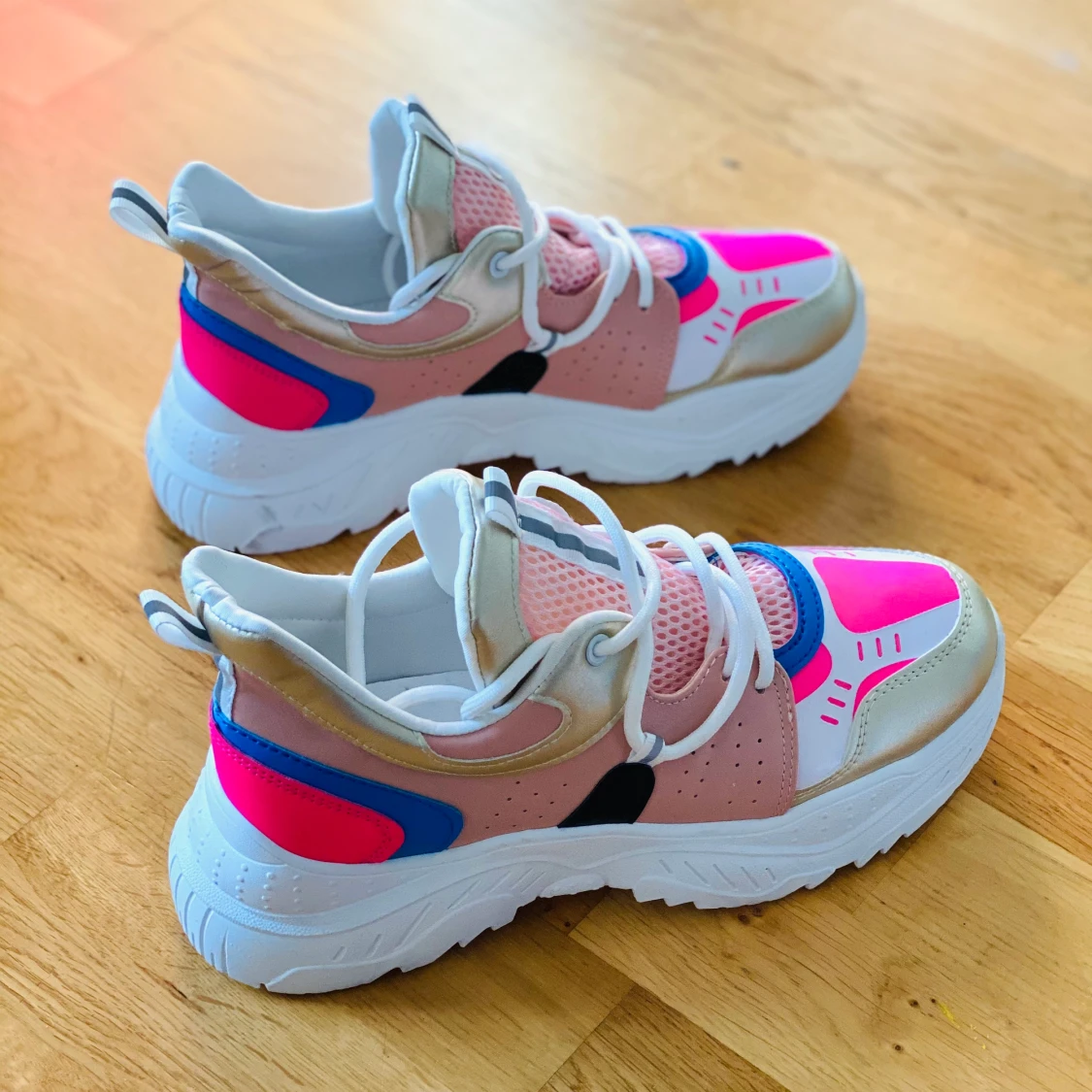 Futuristiska sneakers  - 90