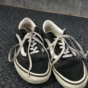 Vans skor. Köpta för 500kr✨ - Mycket använda. Ny tvättade. Inte använt i 8 månader. 1 år gamla❤️