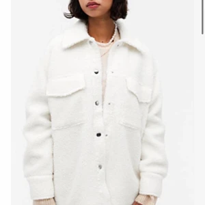 Kappa - Säljer denna gulliga kappan från Monika. Köpte för ett år sedan och säljer nu för att jag inte använder den. Pris kan diskuteras💗💗💗