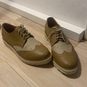 Skor - Skor i storlek 37, i stort sätt oanvända endast testade inomhus :)