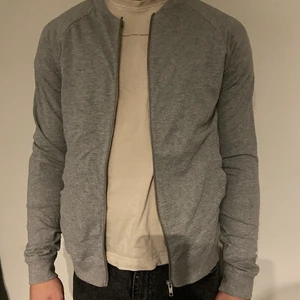 Kofta från Zalando - Används aldrig pga för liten. Köparen står för frakten