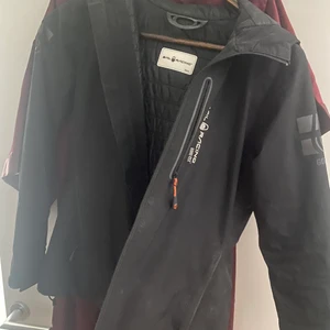 Jacka Sail racing strl S - Hämtas i hallonbergen, prutbart pris vid snabb affär.