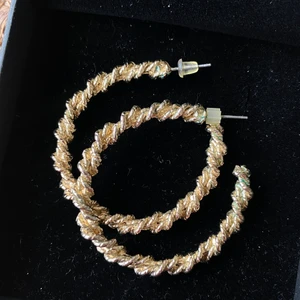 Örhängen  - Superfina örhängen, paketpris vid köp av flera smycken 