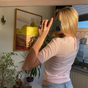 Zara tröjor - En skor söt och cool tröja ifrån zara, slutsåld på hemsidan och väldigt eftertraktad. Storlek s/m, köparen står för frakten 