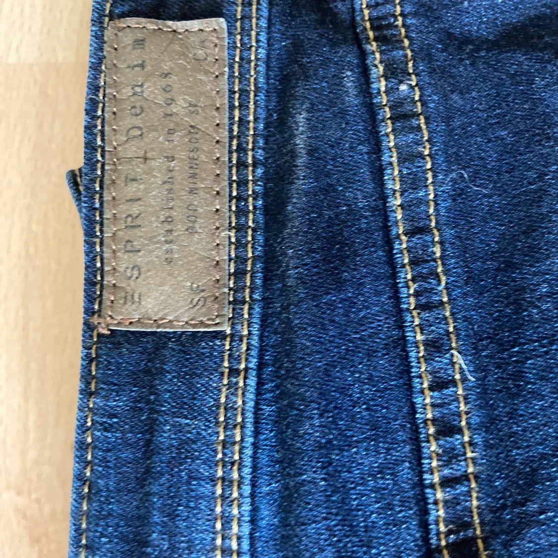 Mörkblå jeans från Esprit - 91