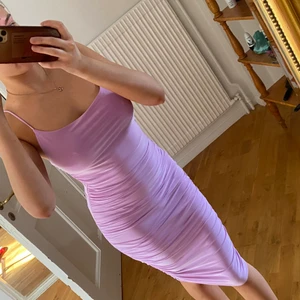 Pastell lila klänning  - Älskar färgen & baksidan😍 Säljer för 150 inkl frakt. 