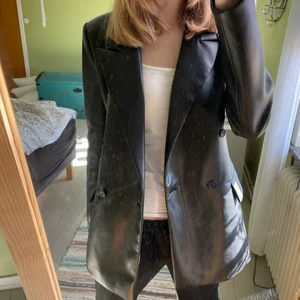 Blazer - Helt oanvänd blazer från Zara. Nypris: 699kr❤️‍🔥 Skriv vid intresse!