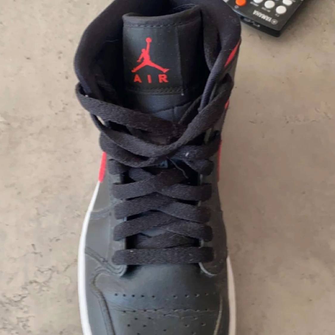 jordan mid, siren red❤️ - 90