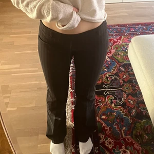 Kostymbyxor  - Lågmidjade kostymbyxor, perfekta i längden för mig som är 1,65🥰