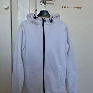 Vit hoodie - Helt vanlig vit hoodie lite nopprig