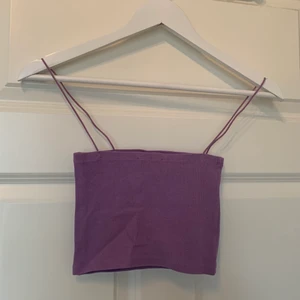 Linne - Säljer detta populära lila linne från Zara i storlek M! ⭐️