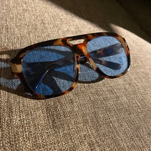 Solglasögon - Snygga tom Ford kopior. Använda en gång