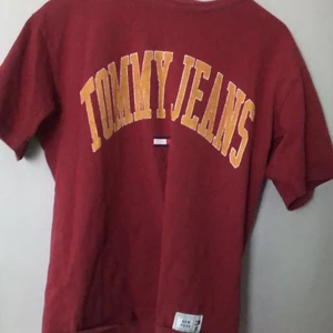 Tommy t-shirt - Inte användt mycket så ganska bra skick. Köparen står för frakten :) 