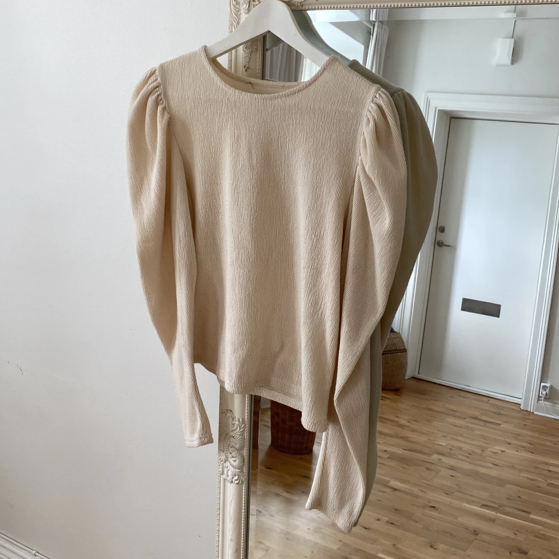 Beige topp från Zara