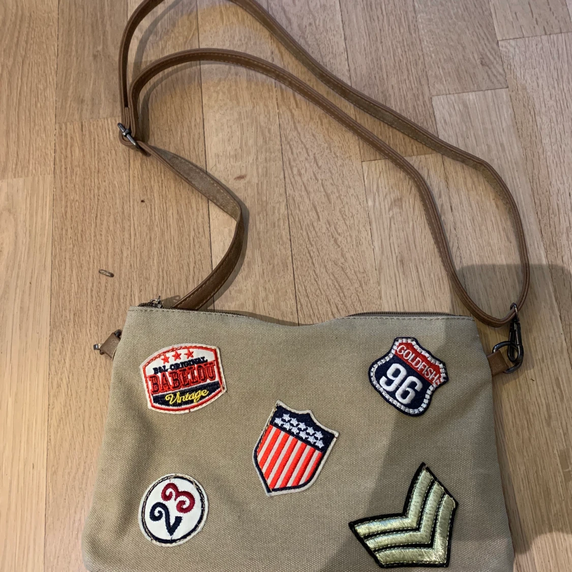 Brun trendig väska  - 90