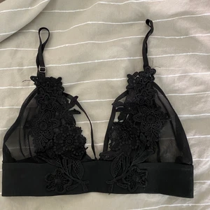 Bh - Knappt använd, kan mötas i linköping elr så står köparen för frakten. Passar mig med 75C