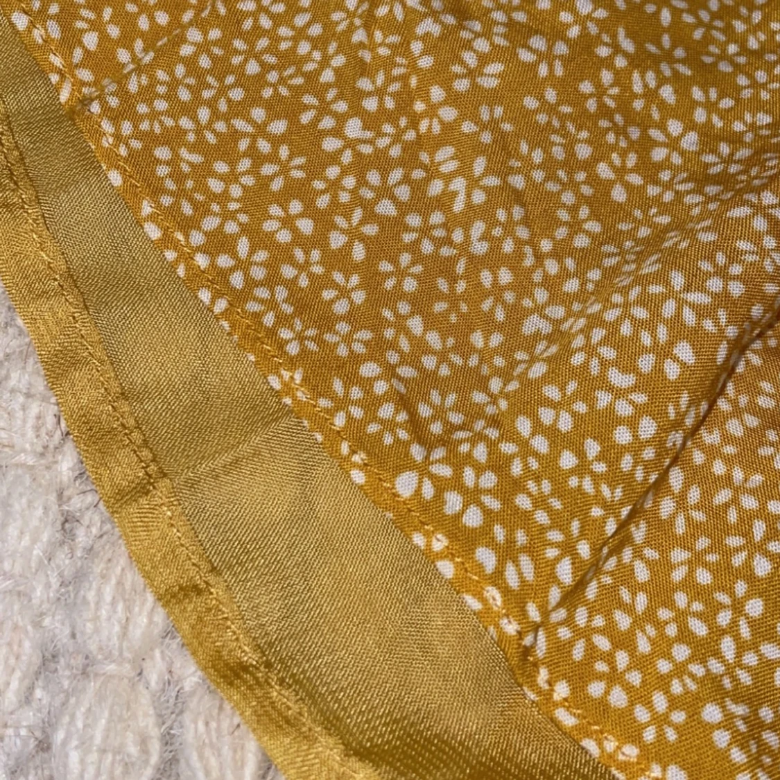 Ny Gul volangklänning - 90