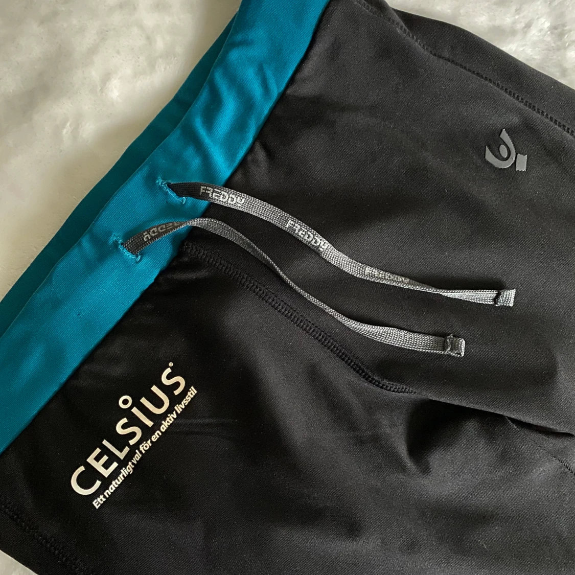 Freddy träningstights med CELSIUS logga