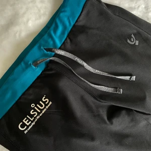 Freddy träningstights med CELSIUS logga - Unika träningstights från Freddy med Celsiuslogga! Sparsamt använda.