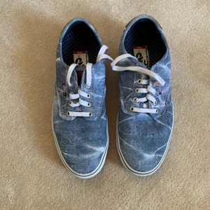 Vans - Skick 9/10. Nästan helt oanvändba.