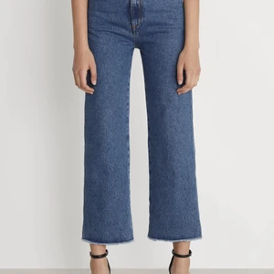 Rodebjer Farrah Jeans storlek 27 - Använda och älskade! Har synat och hittar inga fel. Kommer från ett djur och rökfritt hem ❤️