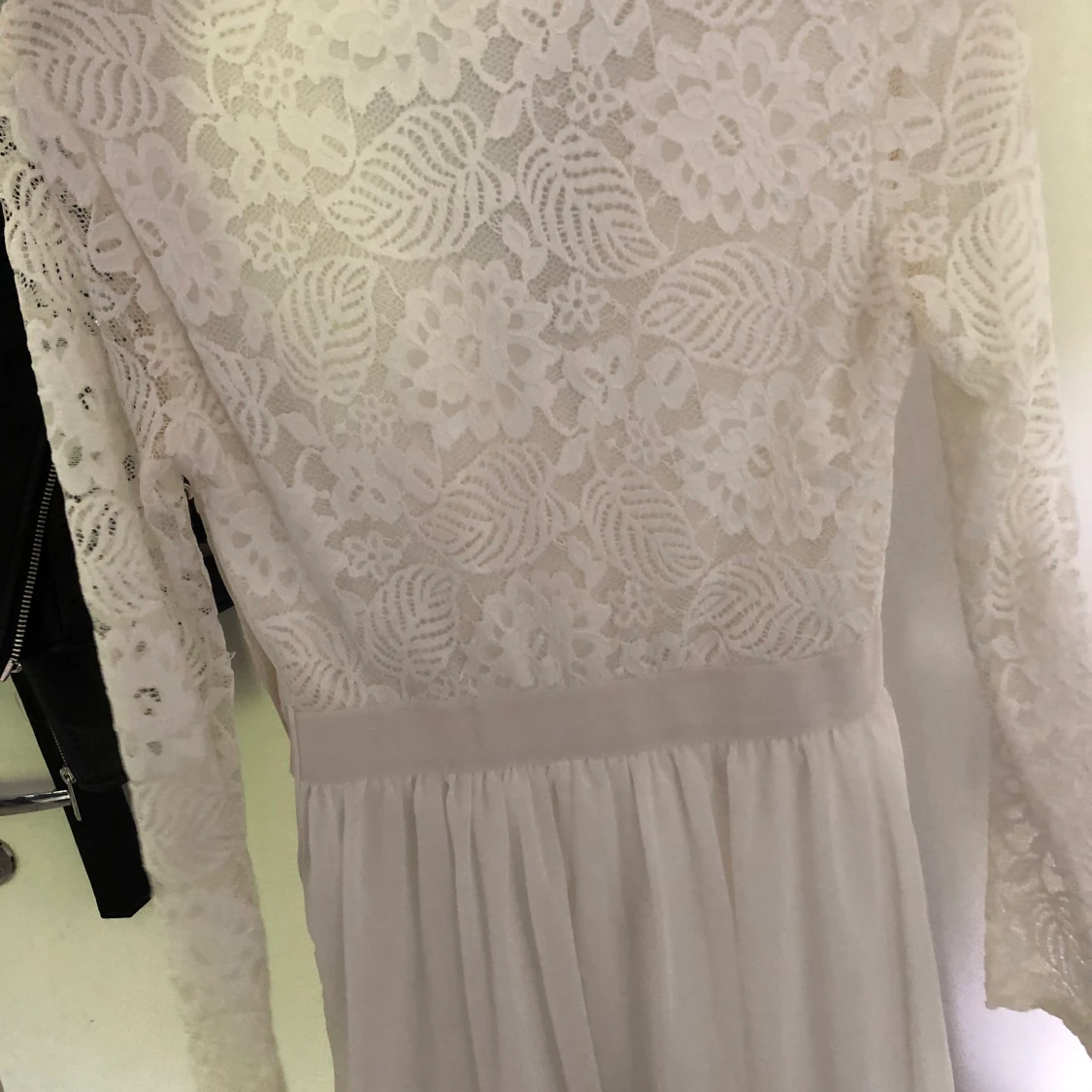 Vit spetsklänning - 91