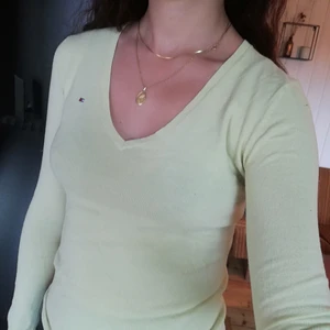 Tommy Hilfiger tröja XS - ljus gul - Tommy Hilfiger tröja XS ljus gul. Bra skick. 