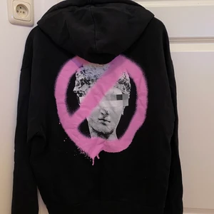 Asos hoodie - Hoodie från Asos med tryck baktill, passar xs-m. Säljer pga använder ej☀️