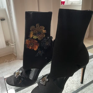 Festliga Zara klackar stl 38  - Endast provade. Nypris ca 699. Stl 38 , nyskick 