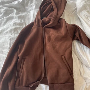 Brun Zip Hoodie - Super fin, använd 1 gång.