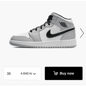 Jordans 1 grey, st 39. Passar 38,39,40  - Helt nya fina Jordans 1 grey, st 39 passar 38,39,40. Köpta för 3000 kr säljer för 1000 pga fick ingen användning av dom. 💕💕💕💕 