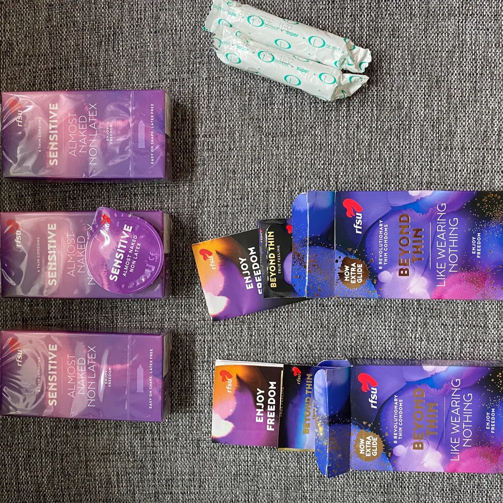 Jag säljer de 5 paket av kondomer som är jättebekväma och två tamponger(grattis) som kommer inte till användning 🌸. värt pris är 500kr. Fråga gärna om det finns några frågor . Övrigt.