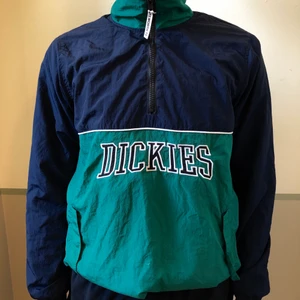 Dickies Pullover Jacket - Säljer min Dickies Pullover Jacket, använd ca 5 gånger.  Storlek Large. Bra skick. 