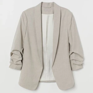 Linnekavaj/Blazer - Beige linnekavaj från HM!😍😍 Aldrig använd då den är för liten, perfekt till sommaren. Storlek S/34. 