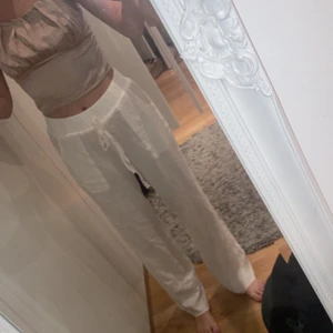 Linnebyxor storlek S - Linnea byxor i storlek 36/S som jag köpte men de är inte riktigt min stil så vill sälja dom. Hör av er vid intresse!💗