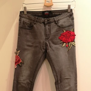 jeans S/M - gray jeans with beautiful roses, very comfortable.
