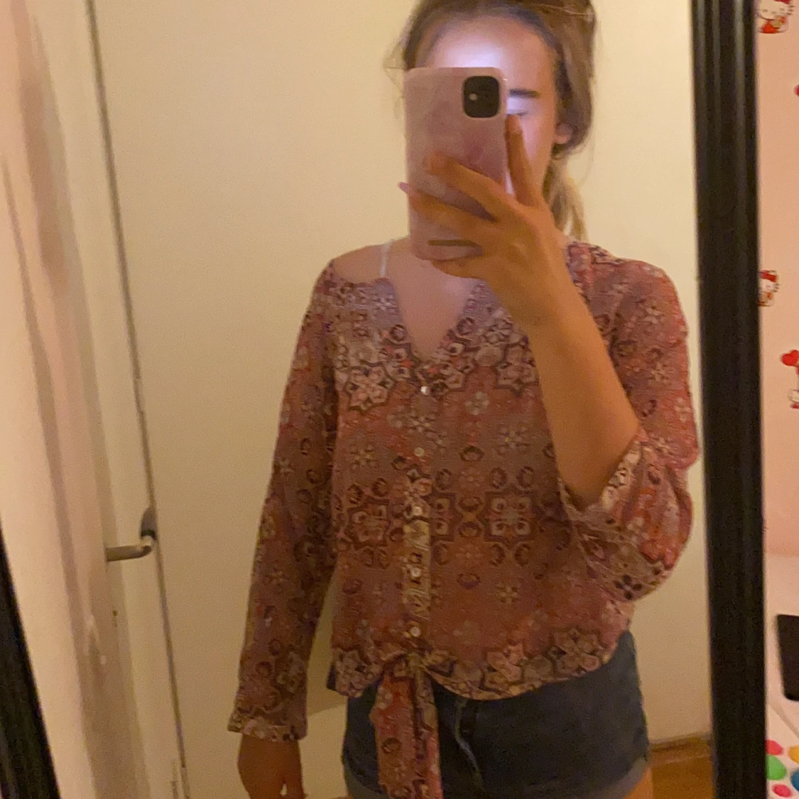 Mönstrad blommig blus