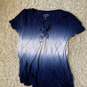 Hollister fading T-shirt  - Fading T-shirt från hollister. Använd sparsamt. Stl M men passar även S och L
