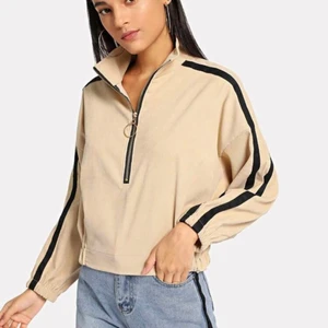 Zip tröja - Superfin och knappt använd zip tröja. Storlek XL men passar L/M. Fraktar endast 