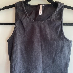 Topp från lager157 storlek xs/s - Säljer denna superfina topp från lager 157 i bra skick, nästan oanvänd. Den har väldigt stretchigt material. 