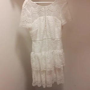 Vit klänning  - Cute, jag användade bara 1 gång 