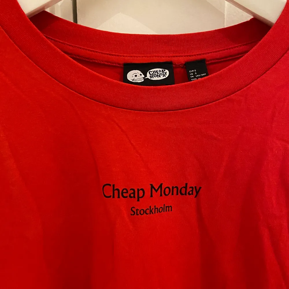 Knappt använd T-shirt från Cheap Monday 🖤 Frakt tillkommer, 63kr spårbart 🖤. T-shirts.