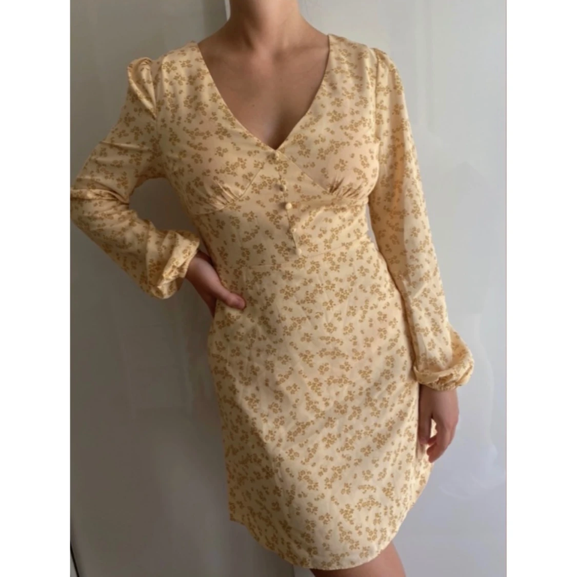 Nelly-glamorous V neck dress strl 36/S