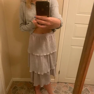 Glittrig kjol strl s - Säljer denna rosa glittriga kjol från nakd! Sååå snygg! Strl s