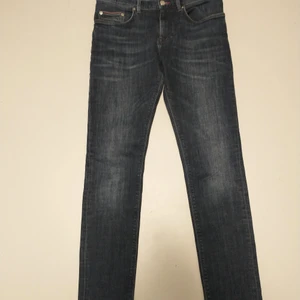 Tommy Hilfiger - Layton Extra Slim Fit  - Helt nya, aldrig använda. Bekväma och bra kvalité. Stl. 32/32. Skriv till mig om ni undrar något mer. Budgivning på gång 