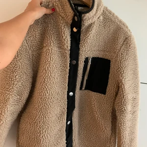 Teddy jacka - Köpt förra året, fint skick! Nypris: 400kr mitt pris: 100kr eller bud 