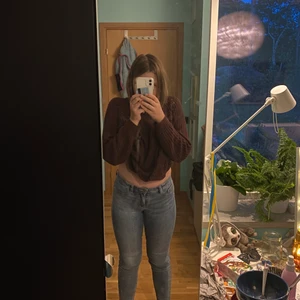 jeans strl 164 - ett par skinny jeans i modelen High Waist Harper. Strl 164. Köpta 2019. De passar såhär på mig som är ungefär 164 cm.