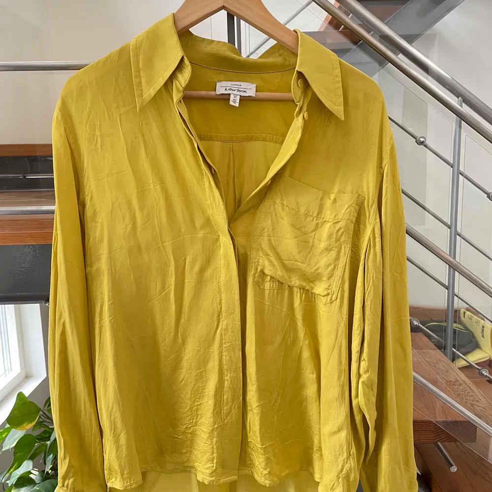Superfin skjorta från & Other Stories, perfekt till hösten 🤩 i nyskick utan anmärkningar 🥳 storlek 36 men passar även 34. Skjortor.