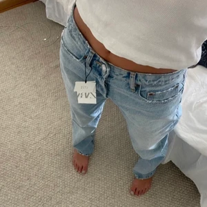 zara mid rise - de populära zara mid rise jeans!!!! slutsåld i denna storlek!! 💕💕💕💕💕❤️ buda❤️❤️❤️ så snygga verkligen. kan även byta mot 34❤️❤️