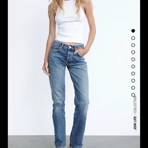 Zaras mid Rise jeans  - Intressekoll på mina helt nya zara jeans. Skitsnygga, i modellen mid Rise straight. De är endast använda ca 3 gånger!! 